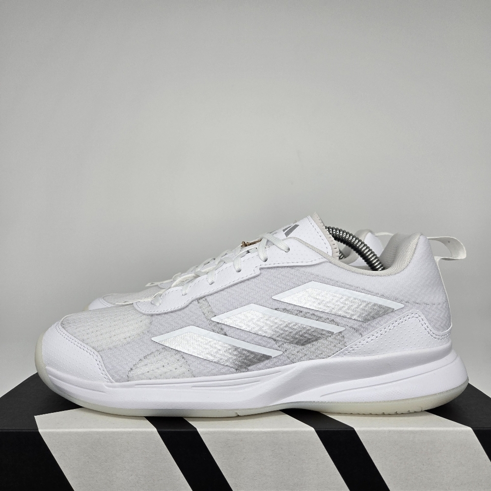 Adidas Women's Tennis Shoes Avaflash Low White Silver Metallic Size 7.5